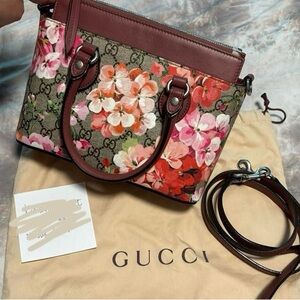 Authentic Gucci bloom small tote crossbody strap